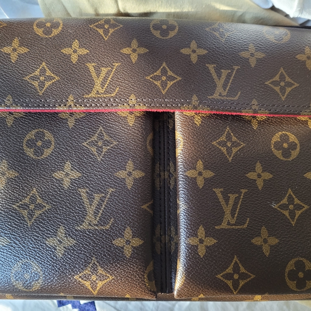 Louis Vuitton Viva-Cite GM bag